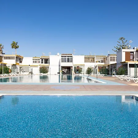 アパート Home2book Scandinavian Vibes, Pool & Terrace コスタ・デル・シレンチオ